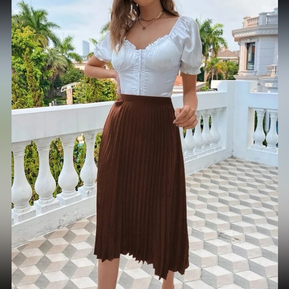 Luxe pleated midi skirt - Picture 2 of 6